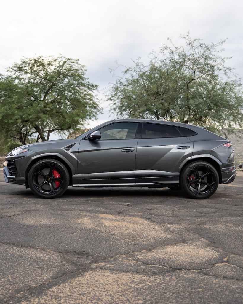 2019 Lamborghini Urus Base photo 18