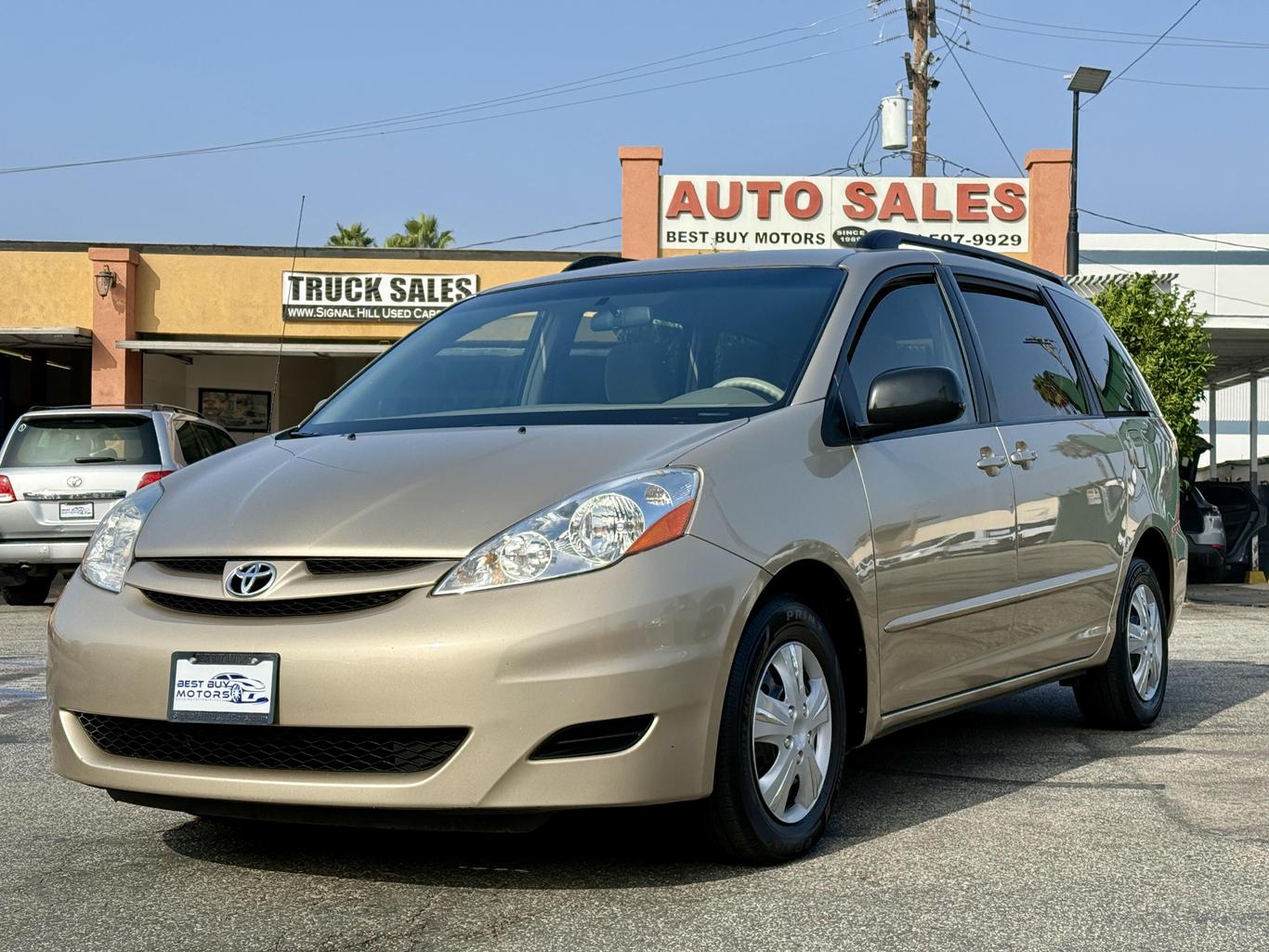 2010 Toyota Sienna LE photo 3