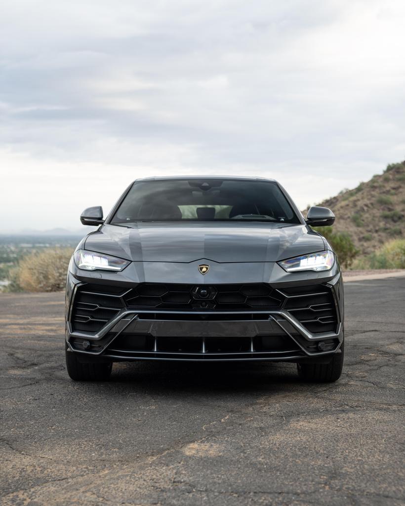 2019 Lamborghini Urus Base photo 17