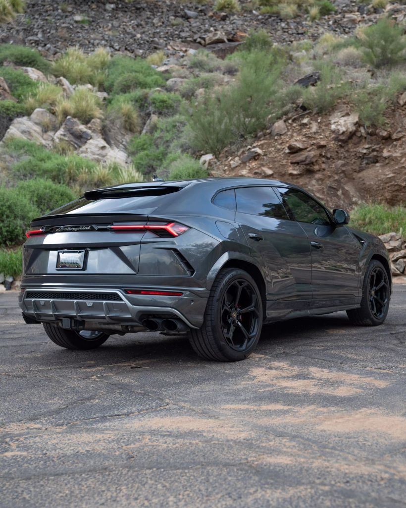 2019 Lamborghini Urus Base photo 21