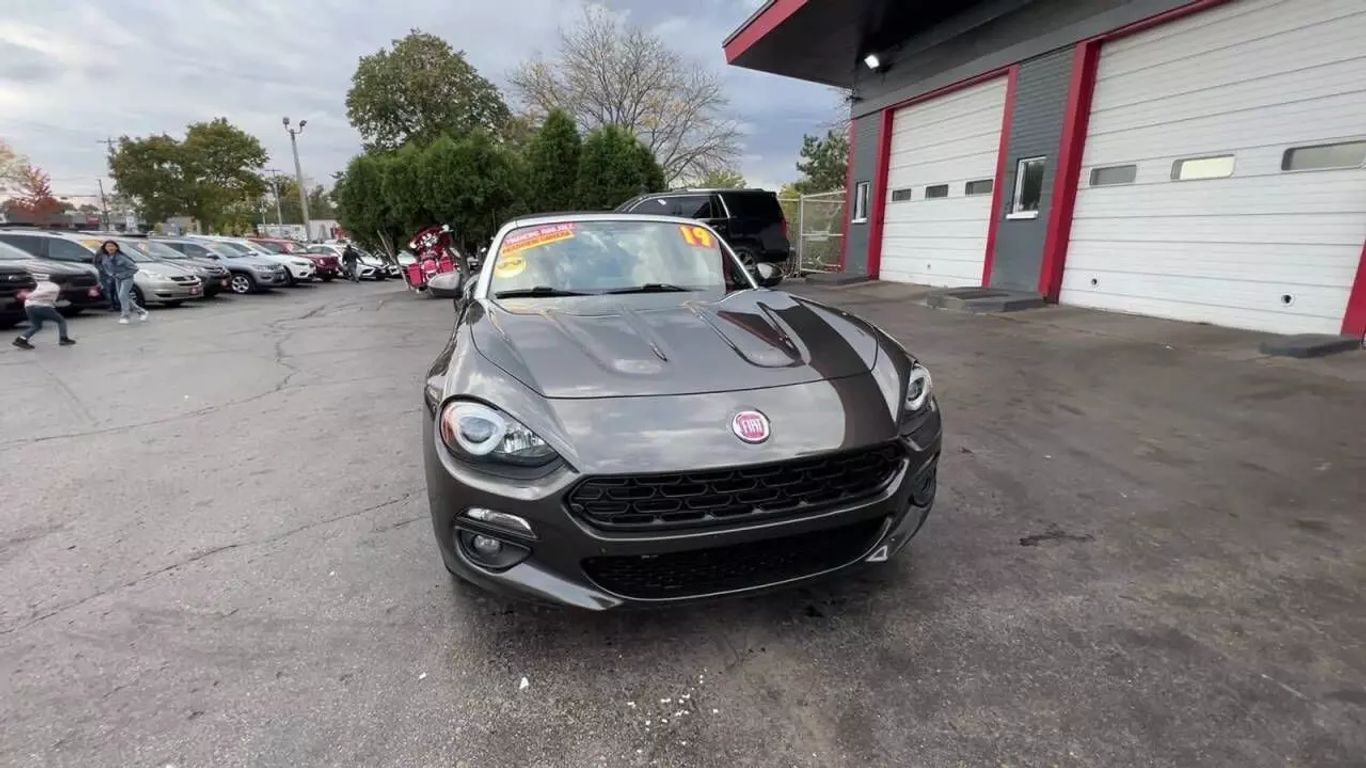 2019 Fiat 124 Spider - Image 3