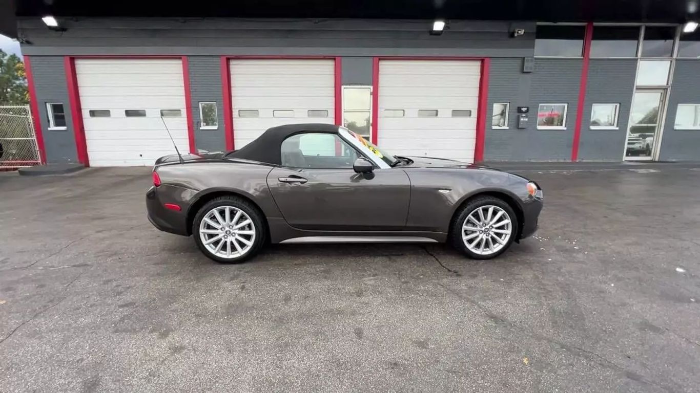 2019 Fiat 124 Spider - Image 1