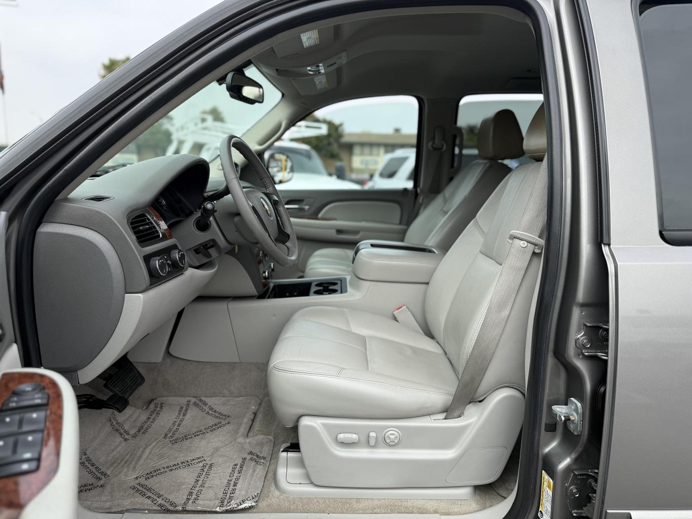 2007 Chevrolet Suburban LT photo 14