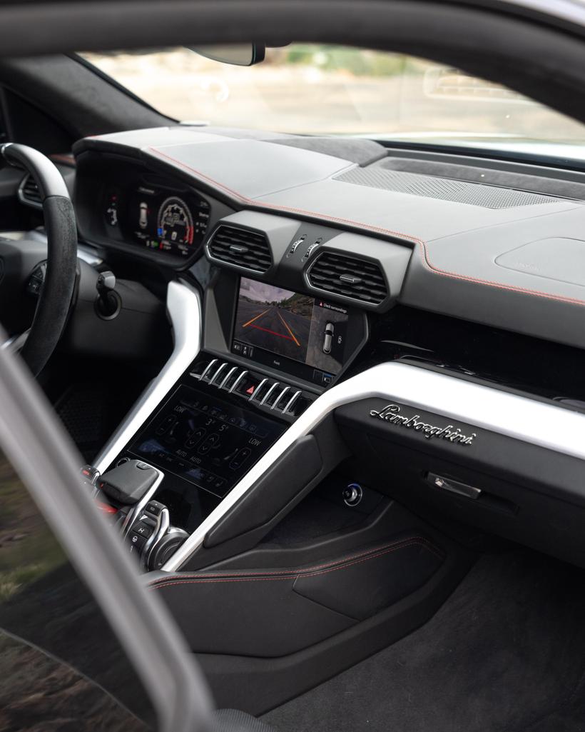 2019 Lamborghini Urus Base photo 46