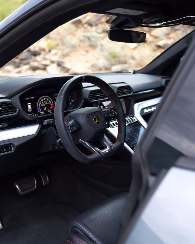 2019 Lamborghini Urus Base photo 39