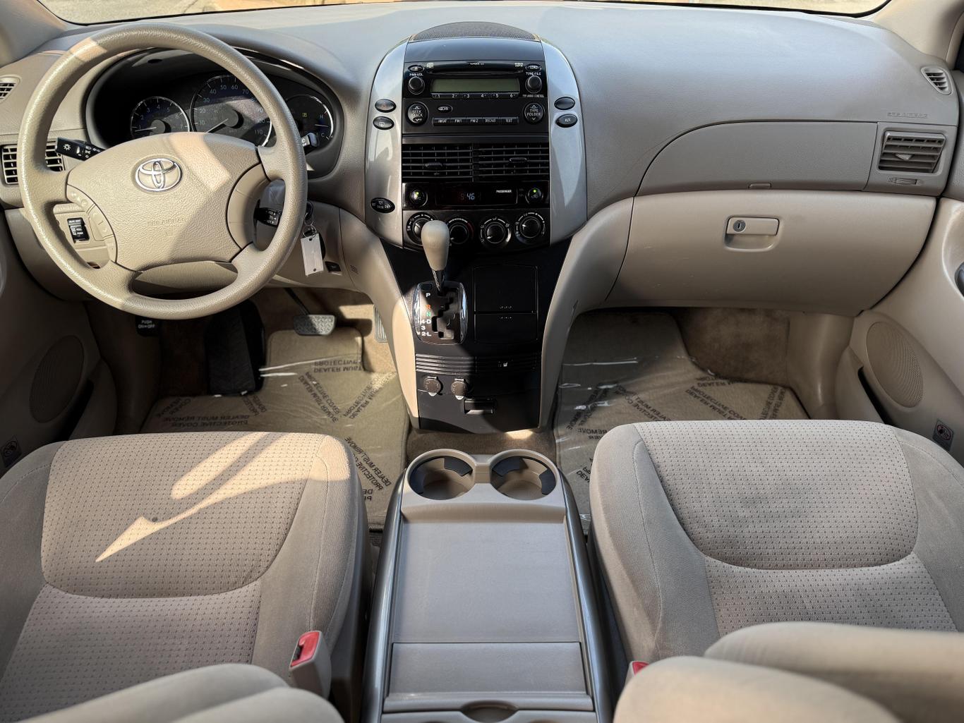 2010 Toyota Sienna LE photo 6