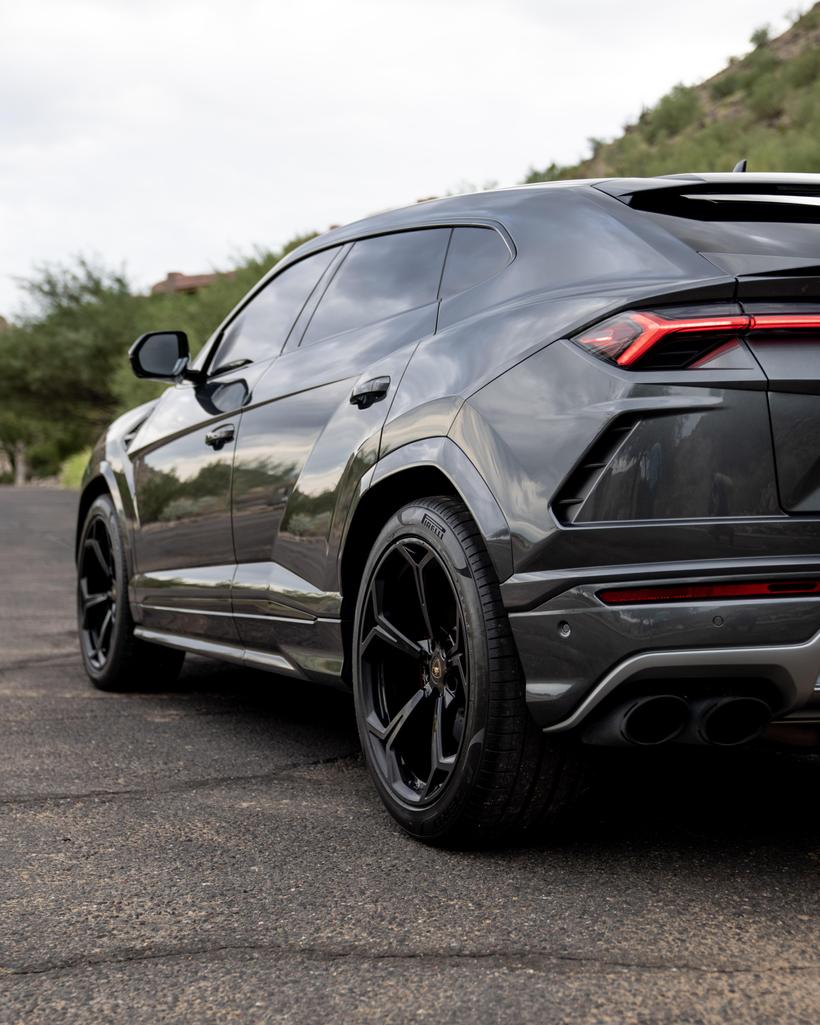 2019 Lamborghini Urus Base photo 35