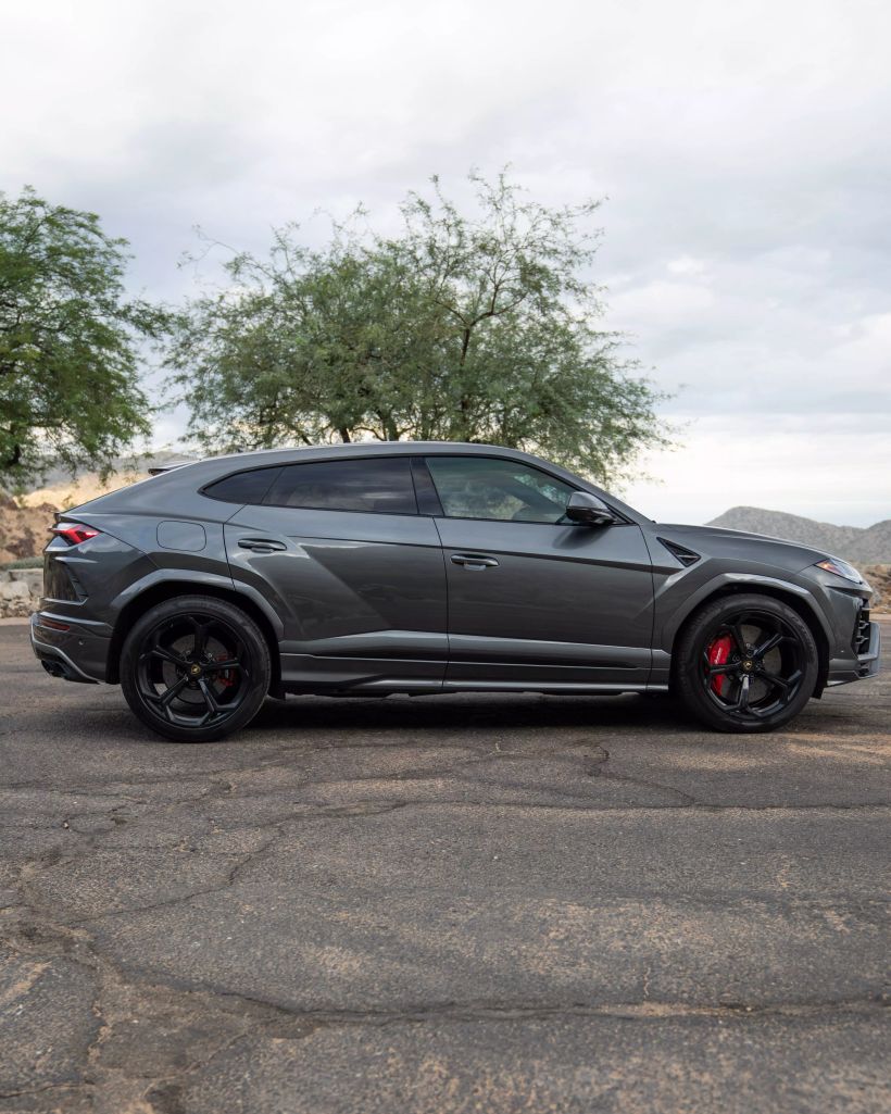 2019 Lamborghini Urus Base photo 23