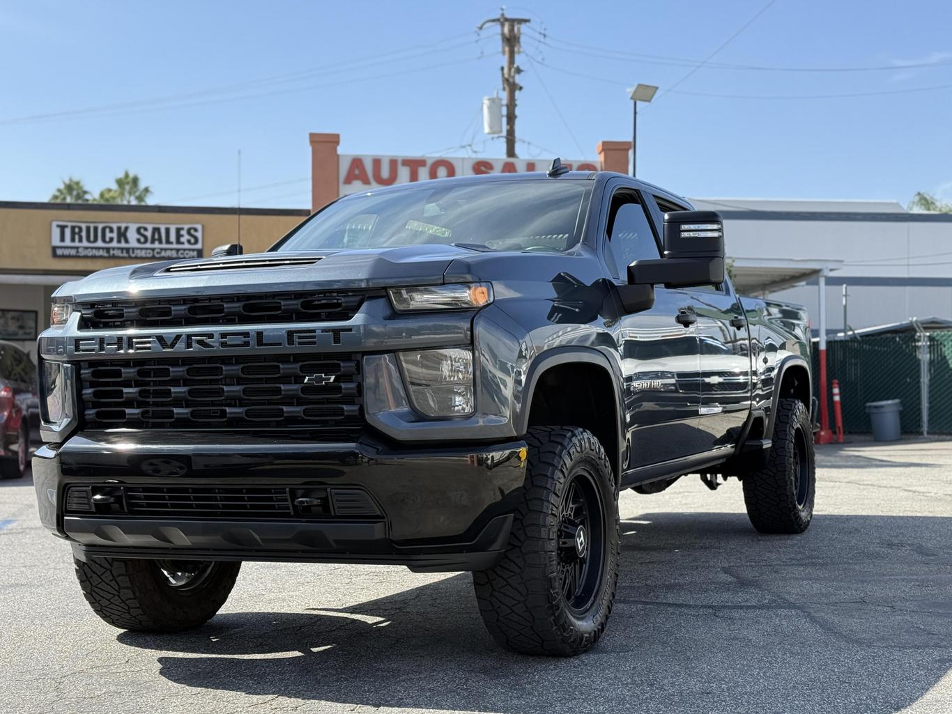 2020 Chevrolet Silverado 2500HD Custom photo 3