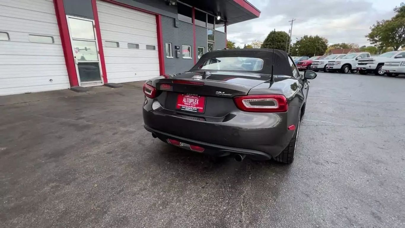 2019 Fiat 124 Spider - Image 8