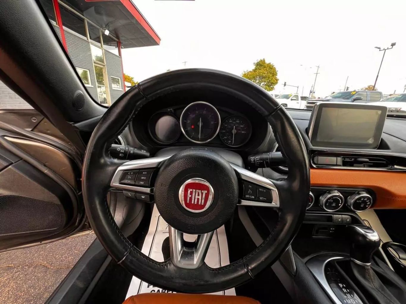 2019 Fiat 124 Spider - Image 11