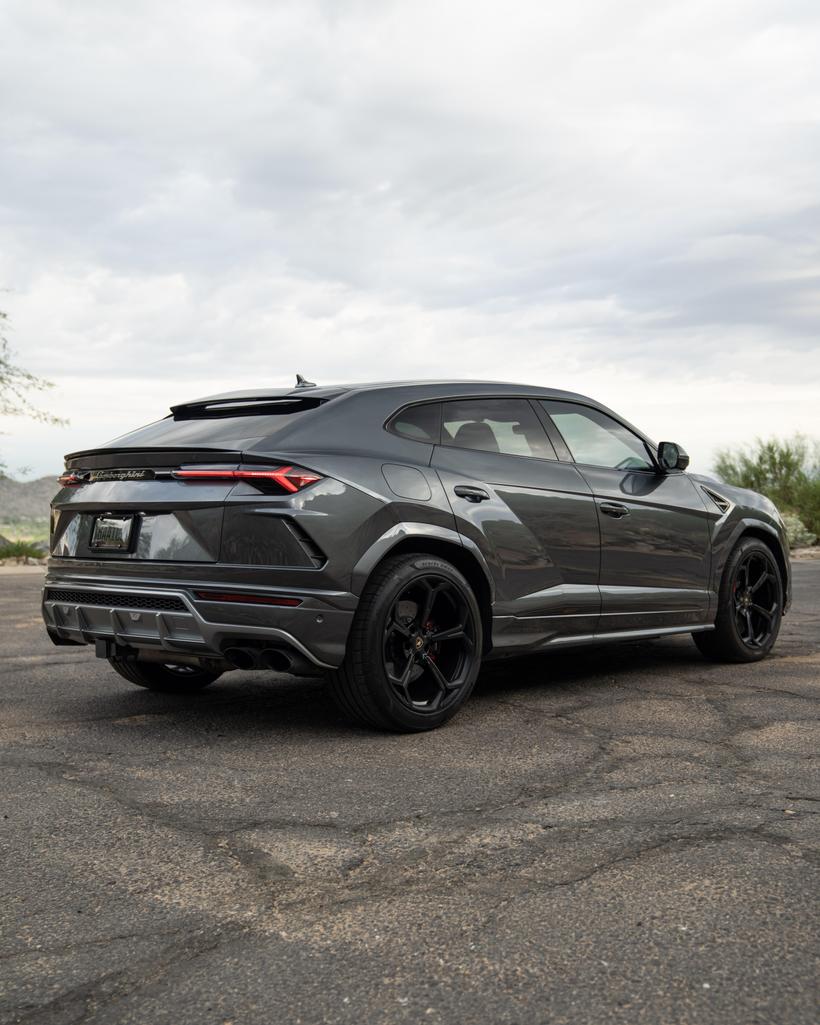 2019 Lamborghini Urus Base photo 22