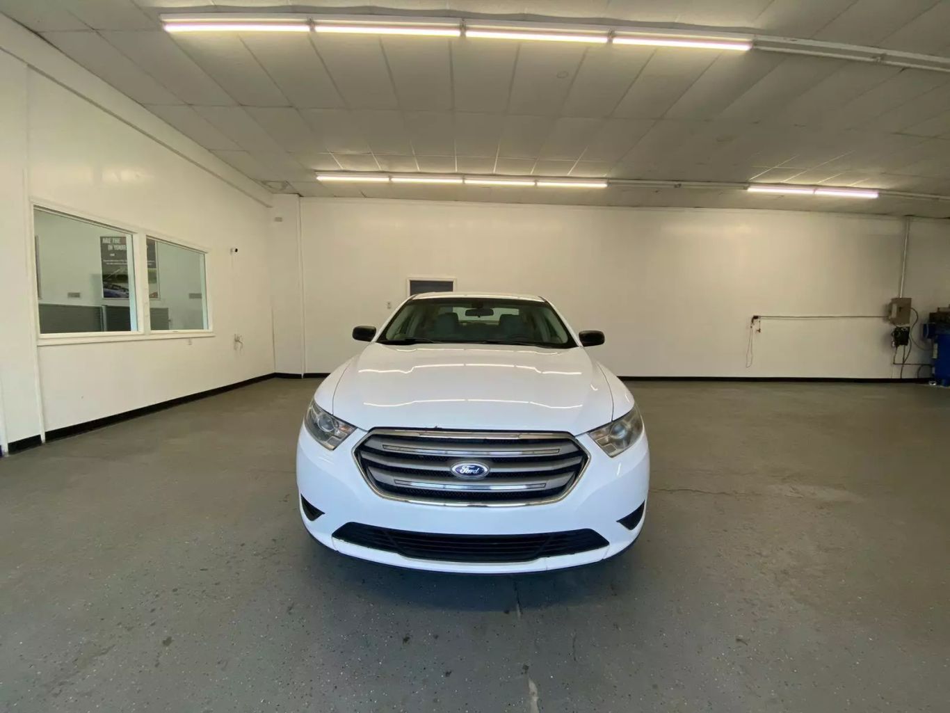 Buy Used 2015 FORD TAURUS SEDAN V6, 3.5 LITER SE SEDAN 4D Near Me