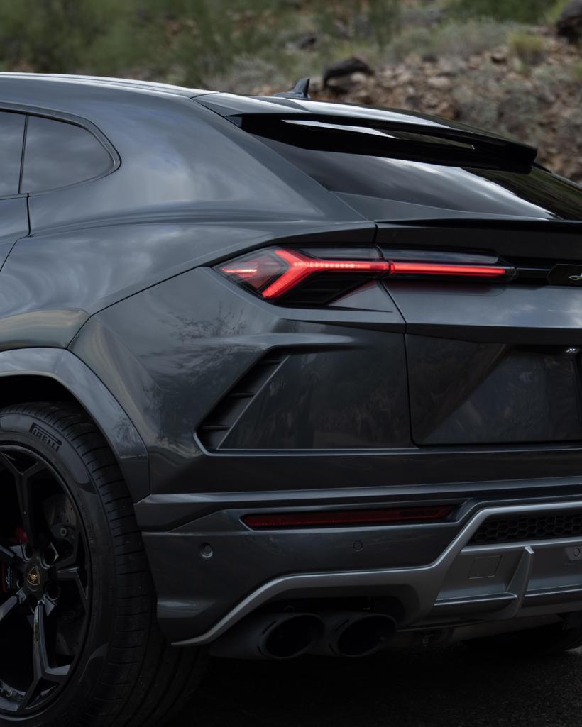 2019 Lamborghini Urus Base photo 34