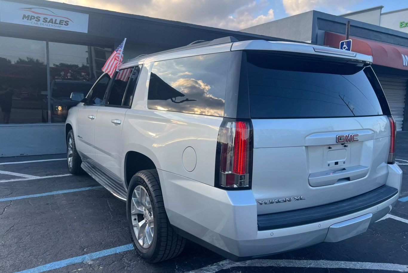 2015 GMC YUKON XL SUV V8, ECOTEC3, FF, 5.3L SLE SPORT UTILITY 4D