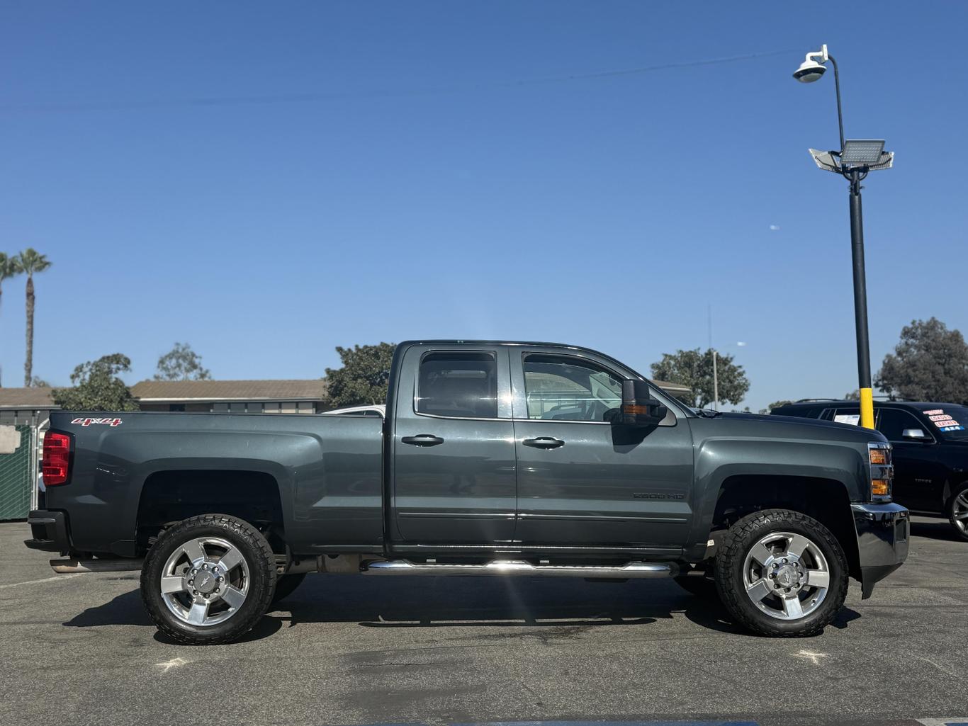 2017 Chevrolet Silverado 2500HD LT photo 4