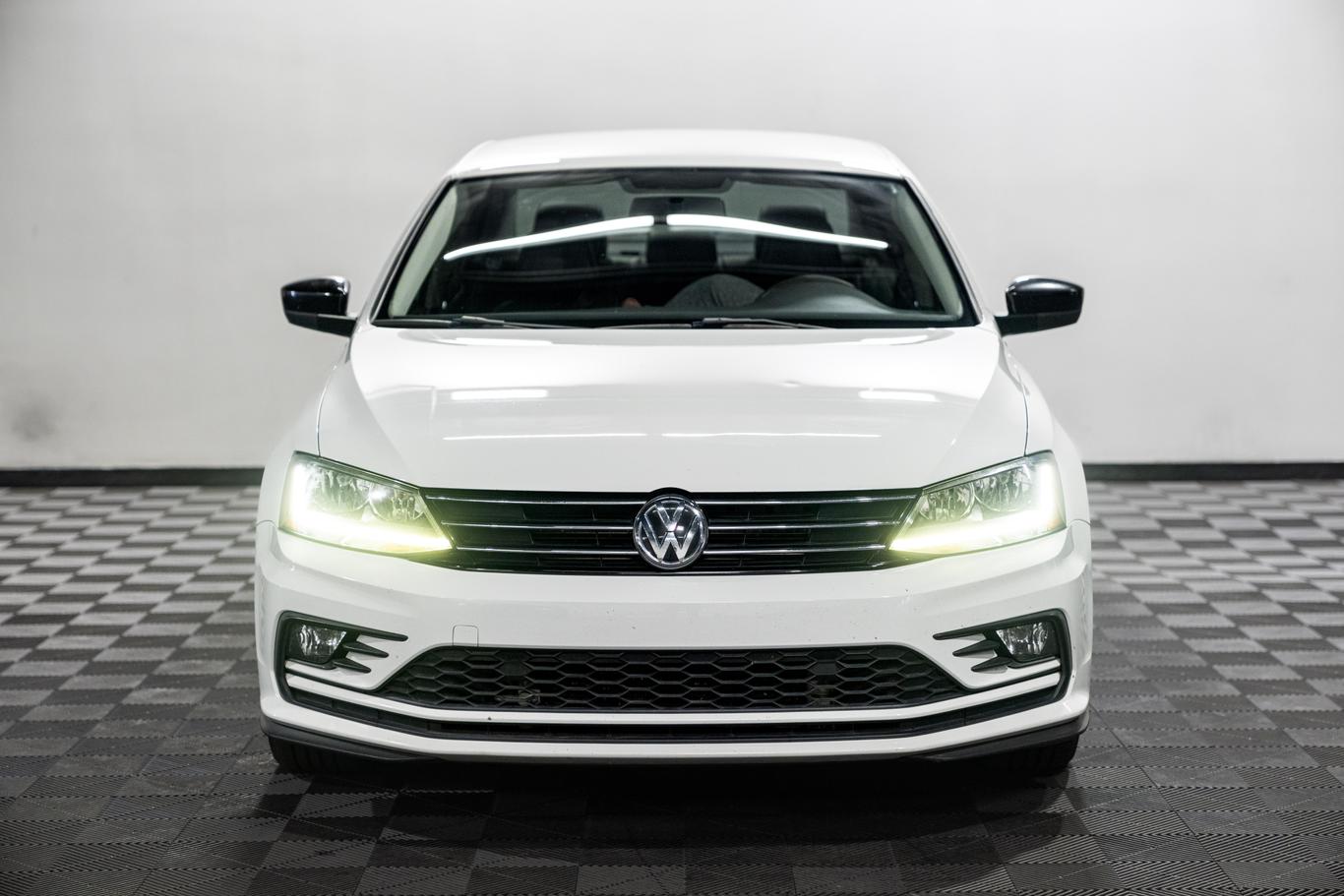 2018 Volkswagen Jetta Wolfsburg Edition photo 4