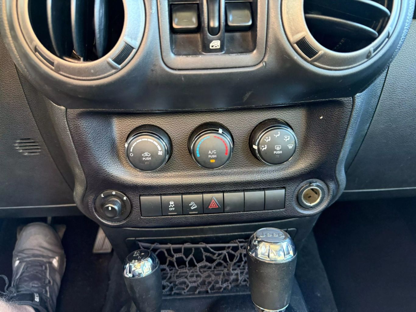 2016 JEEP WRANGLER SUV V6, 3.6 LITER UNLIMITED SPORT SUV 4D