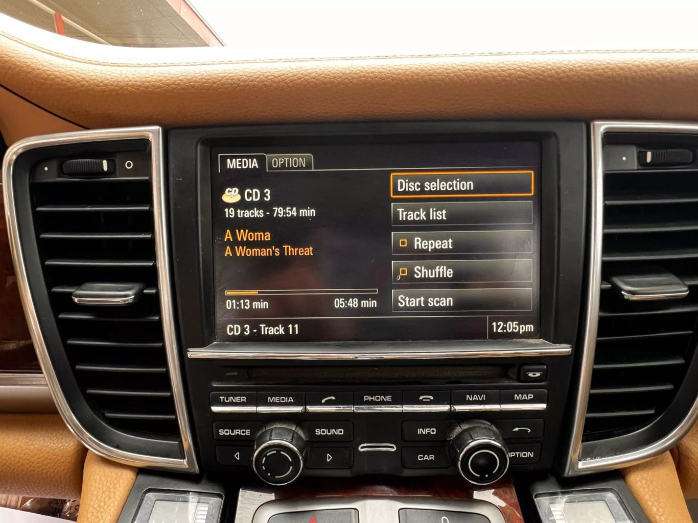 2013 Porsche Panamera - Image 27