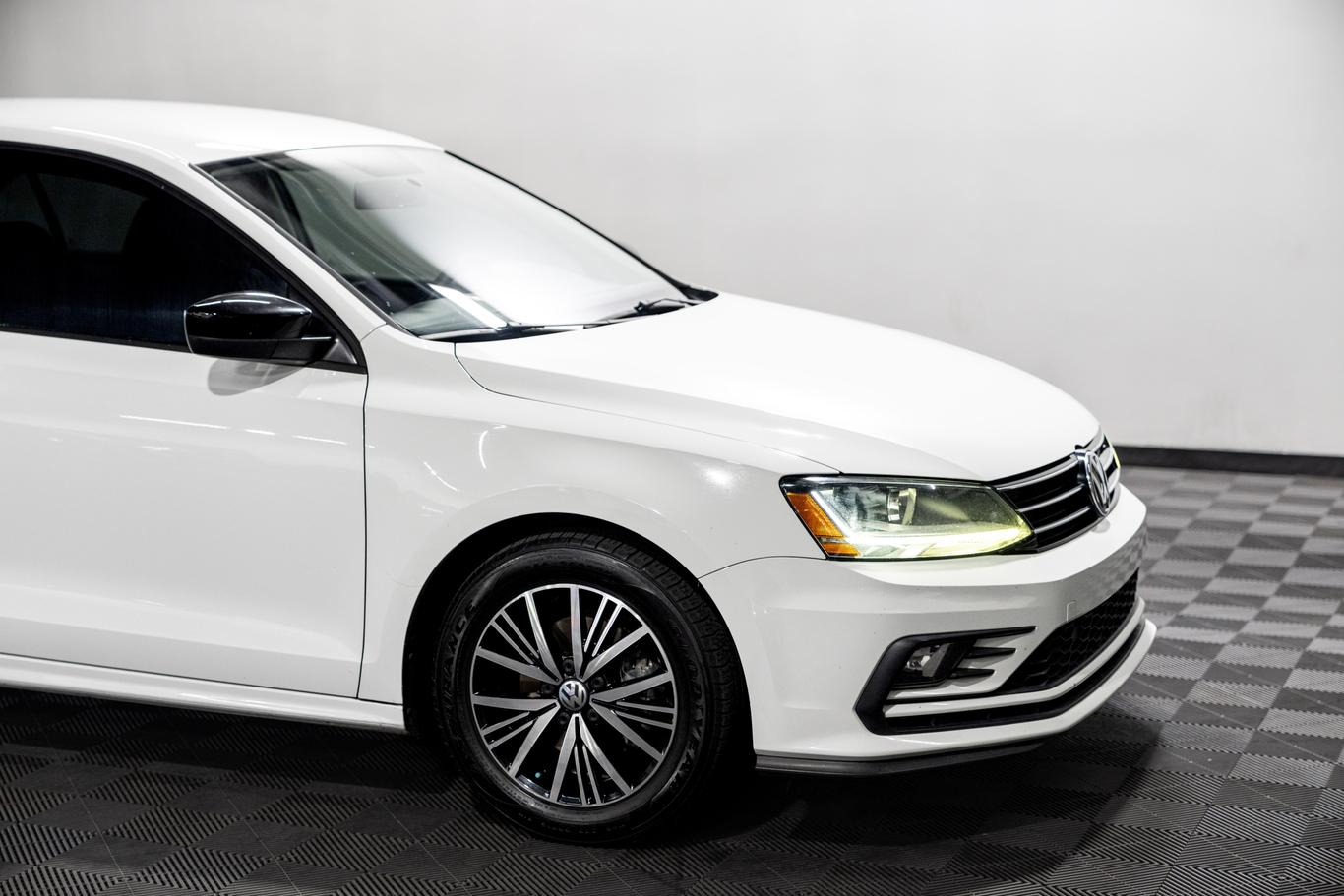 2018 Volkswagen Jetta Wolfsburg Edition photo 18