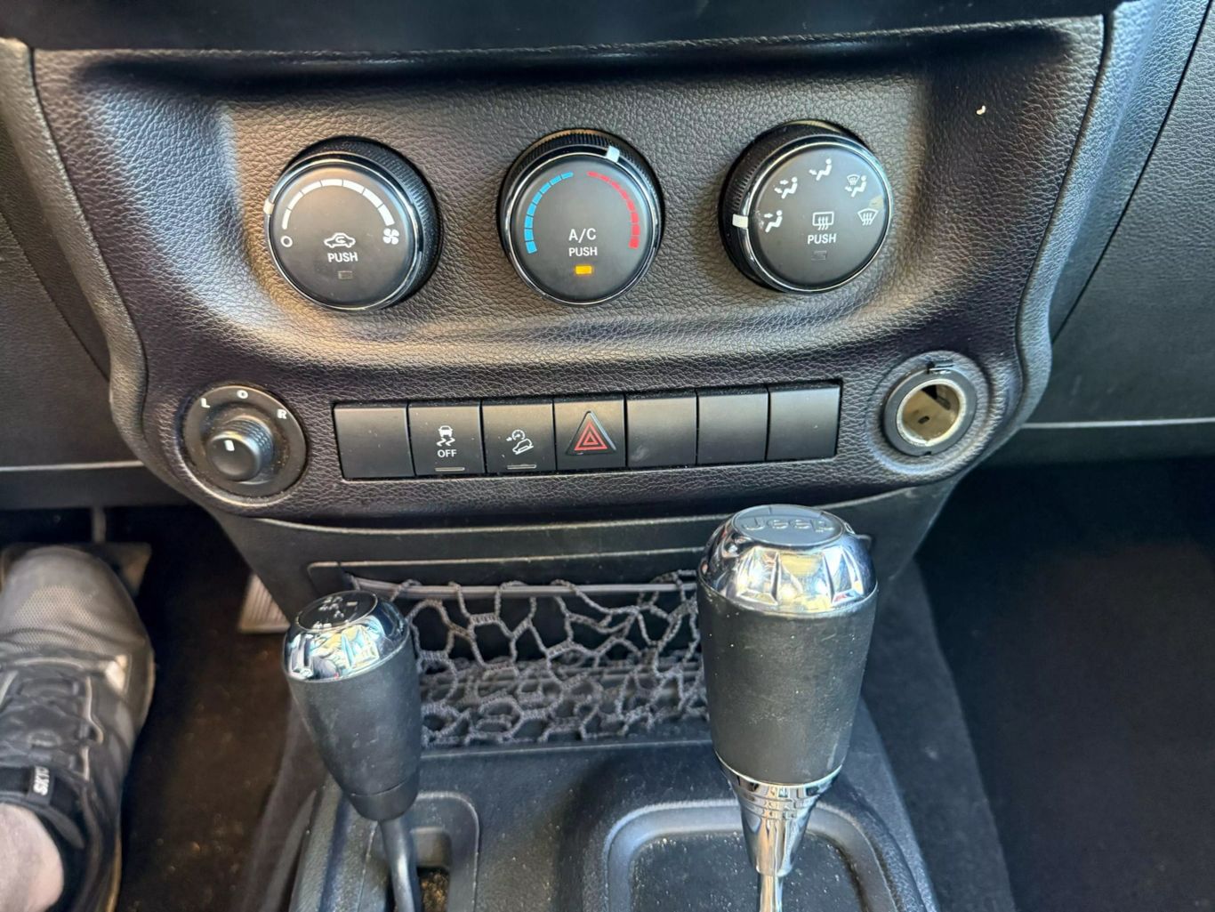 2016 JEEP WRANGLER SUV V6, 3.6 LITER UNLIMITED SPORT SUV 4D