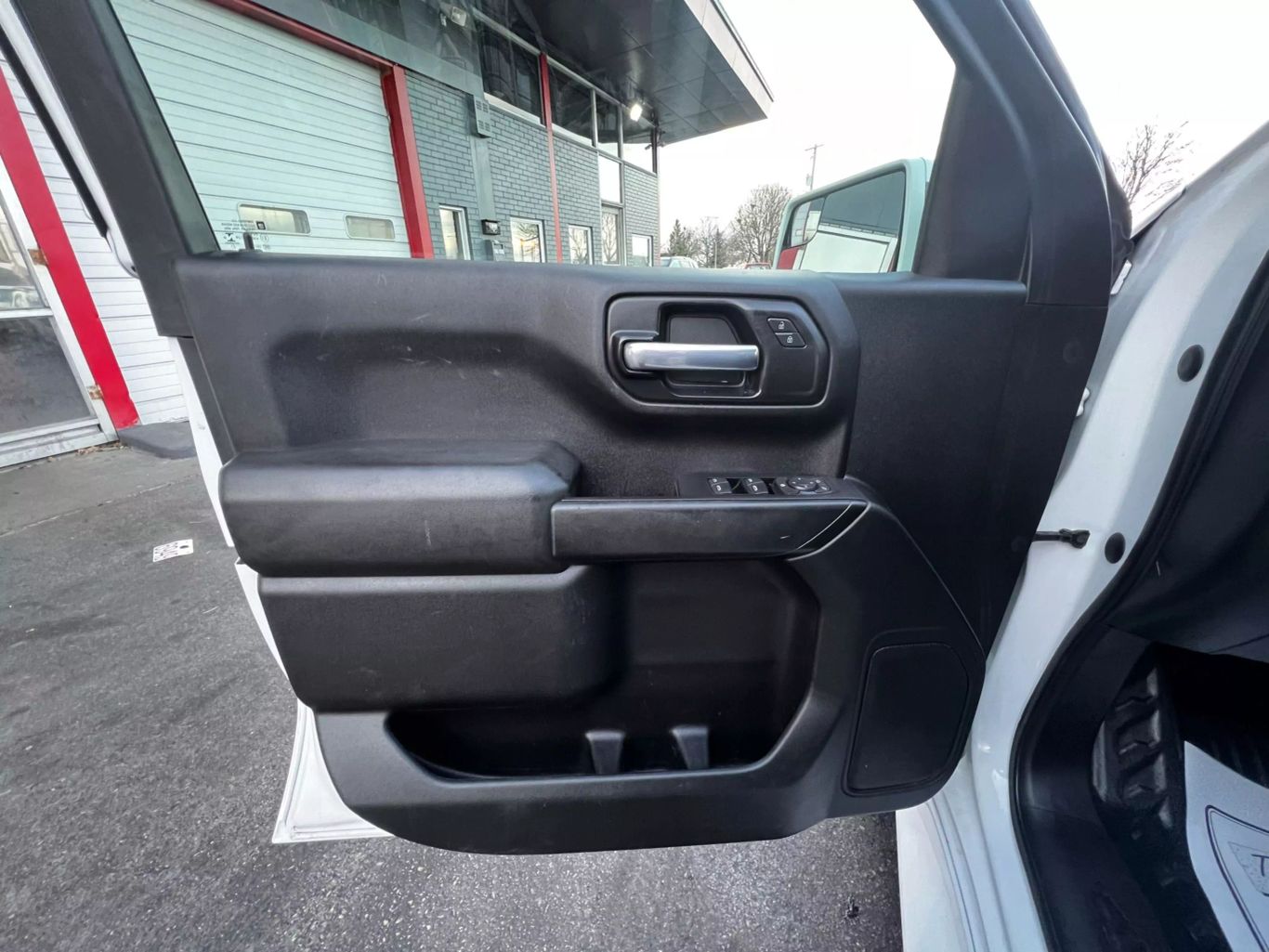 2021 Chevrolet Silverado 1500 Crew Cab - Image 30
