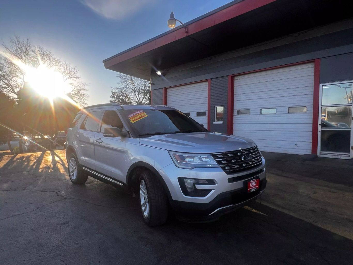 2016 Ford Explorer - Image 2