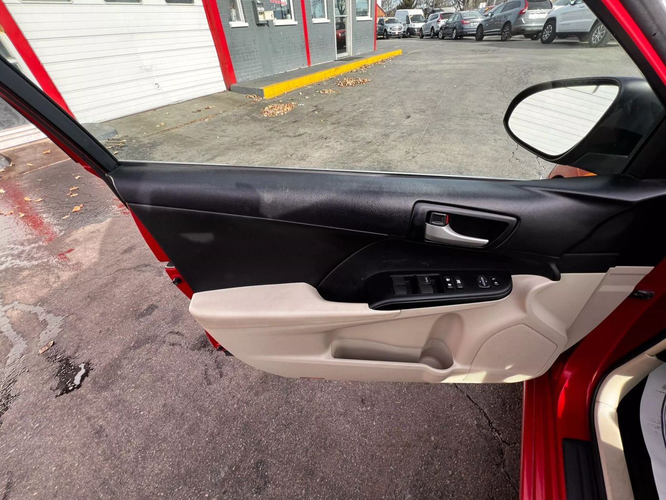 2013 Toyota Camry - Image 28