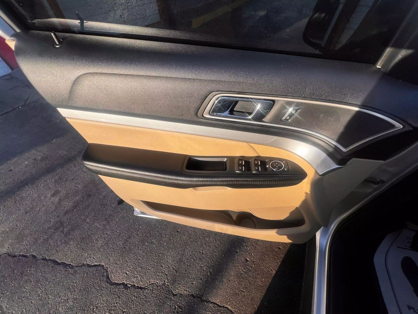 2016 Ford Explorer - Image 16