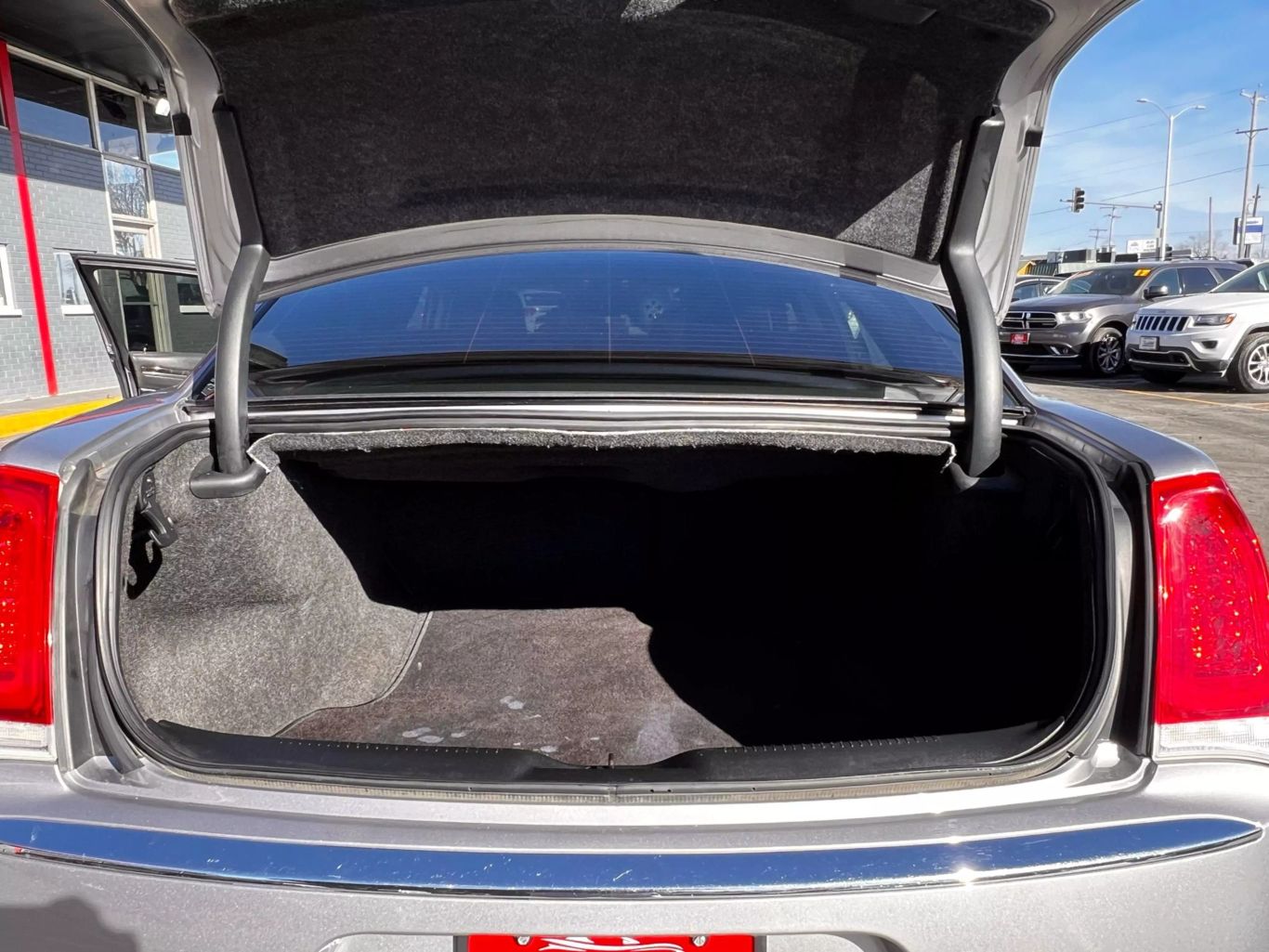 2017 Chrysler 300 - Image 27