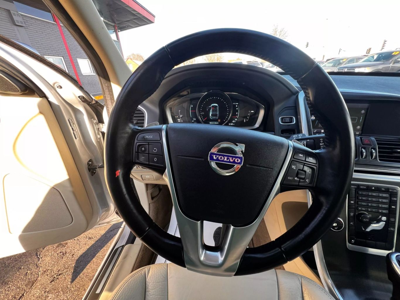2014 Volvo Xc60 - Image 32