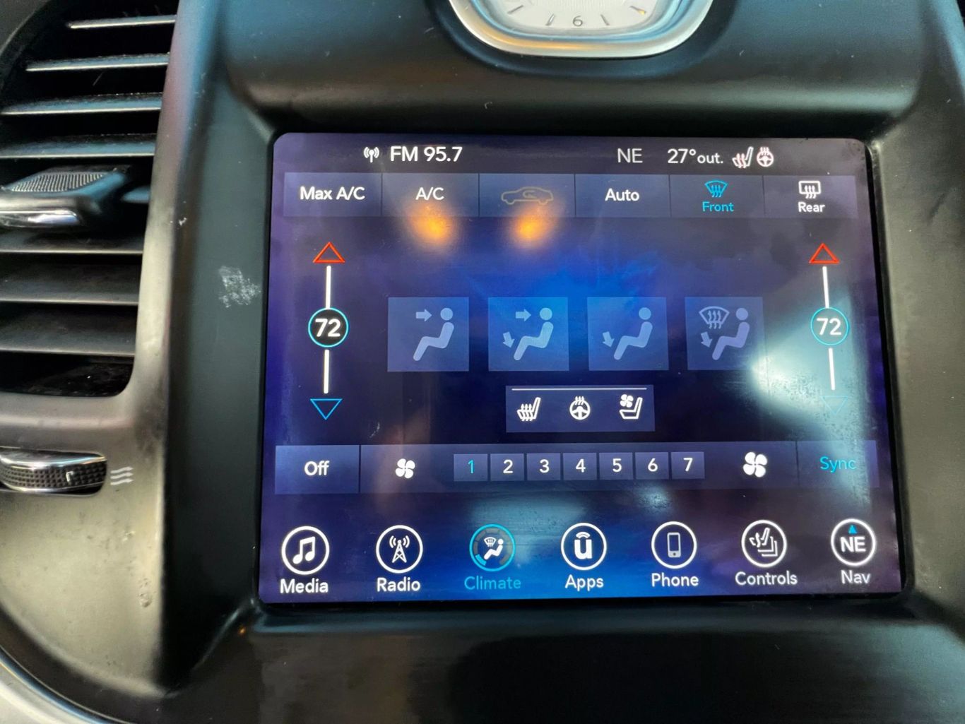 2017 Chrysler 300 - Image 34