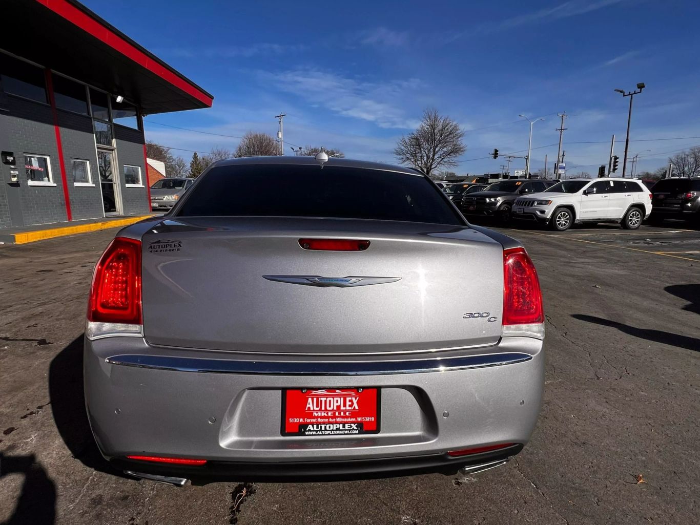 2017 Chrysler 300 - Image 18