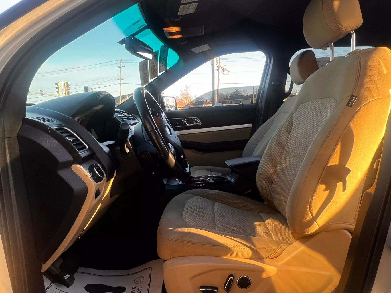 2016 Ford Explorer - Image 11