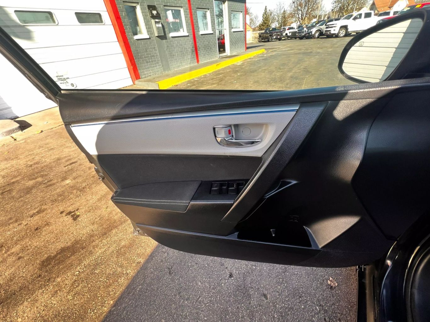 2016 Toyota Corolla - Image 30