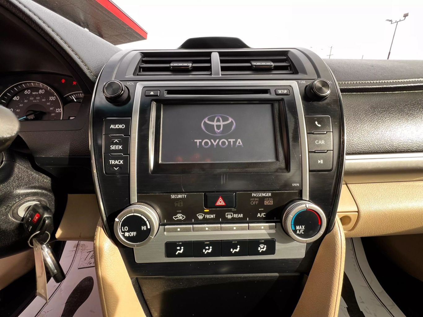 2013 Toyota Camry - Image 31