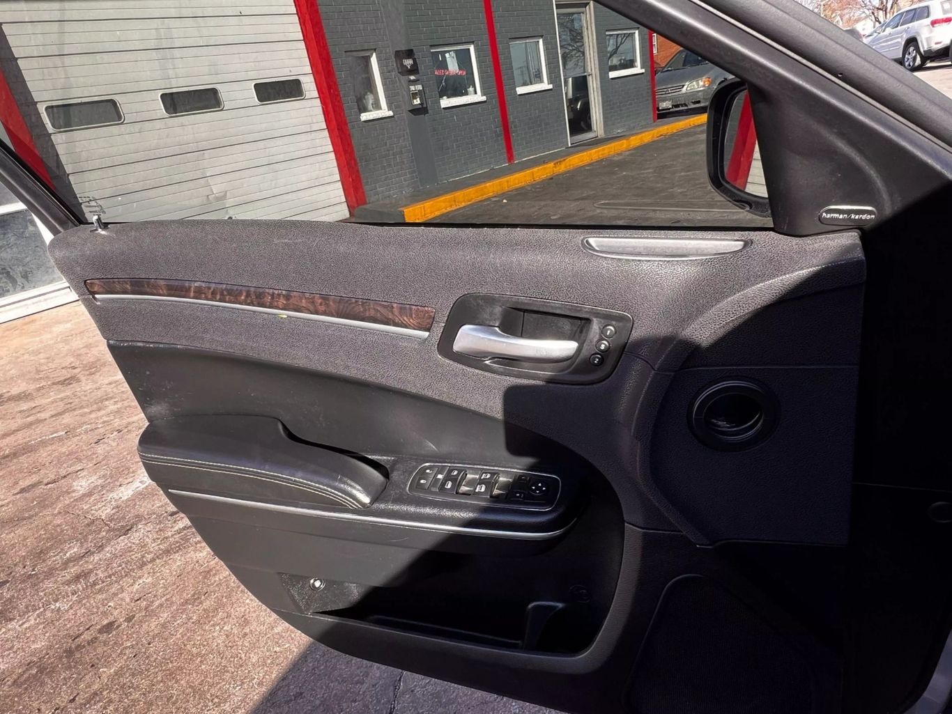 2017 Chrysler 300 - Image 30