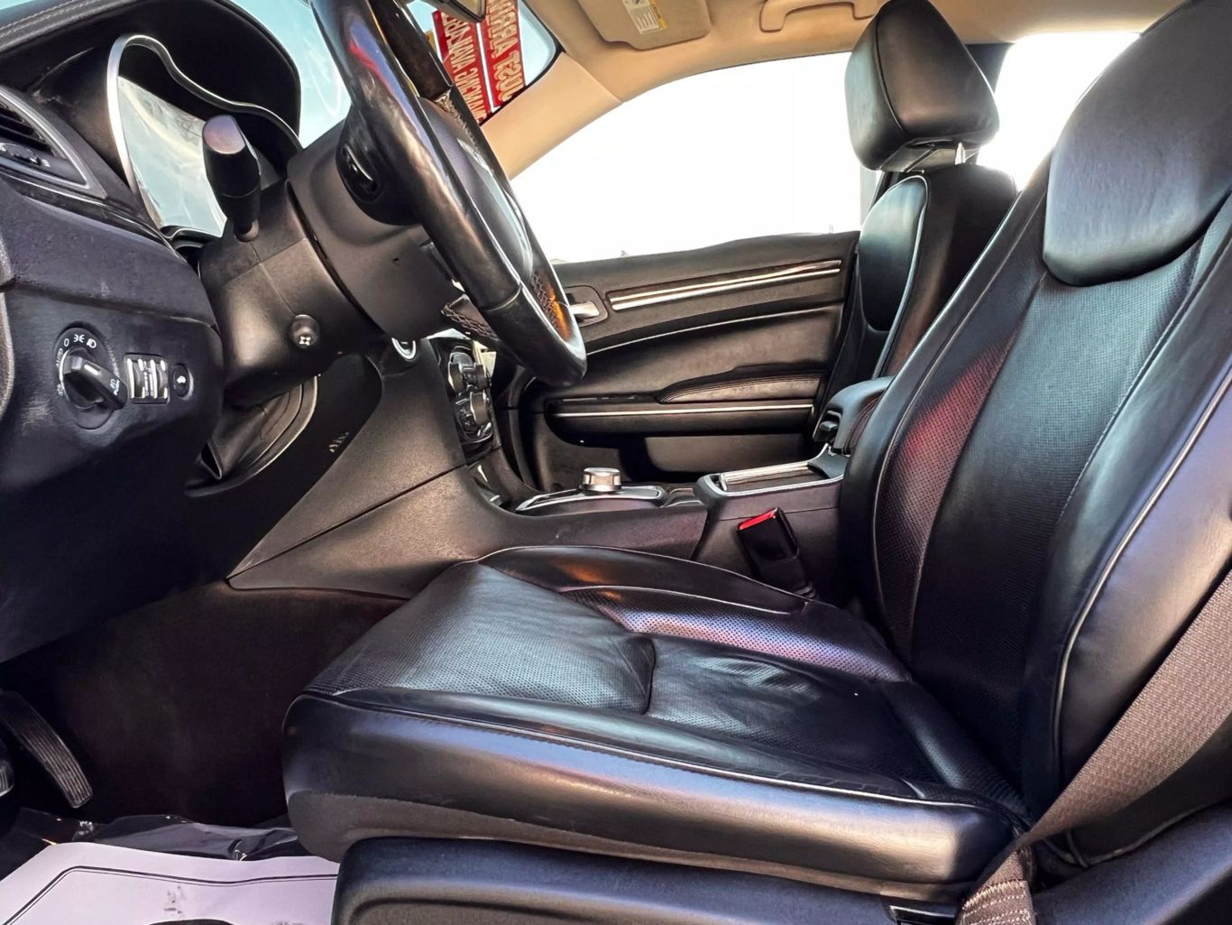 2017 Chrysler 300 - Image 25