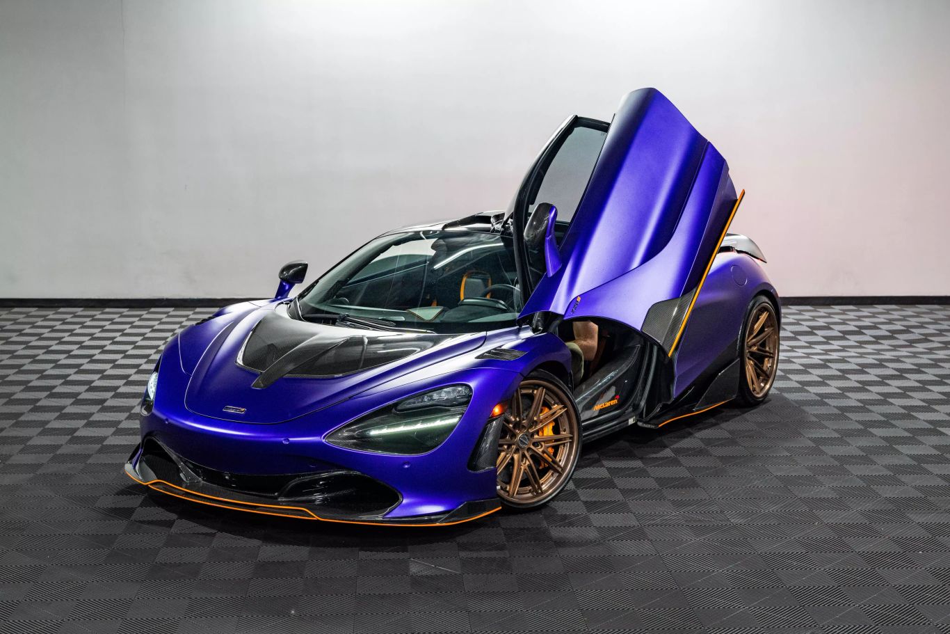 Used 2018 McLaren 720S Base with VIN SBM14DCA6JW000983 for sale in Tempe, AZ