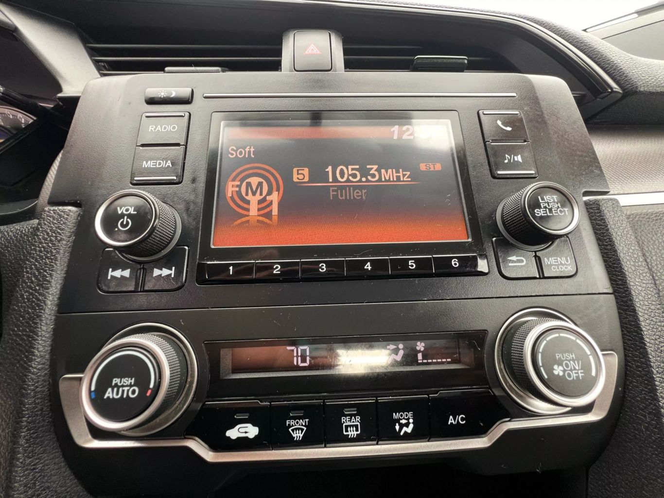 2017 Honda Civic - Image 23