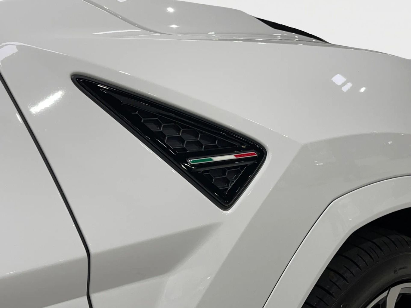 2024 LAMBORGHINI URUS SUV V8, TWIN TURBO, 4.0 LITER S SPORT UTILITY 4D