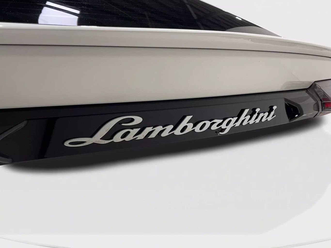 2024 LAMBORGHINI URUS SUV V8, TWIN TURBO, 4.0 LITER S SPORT UTILITY 4D