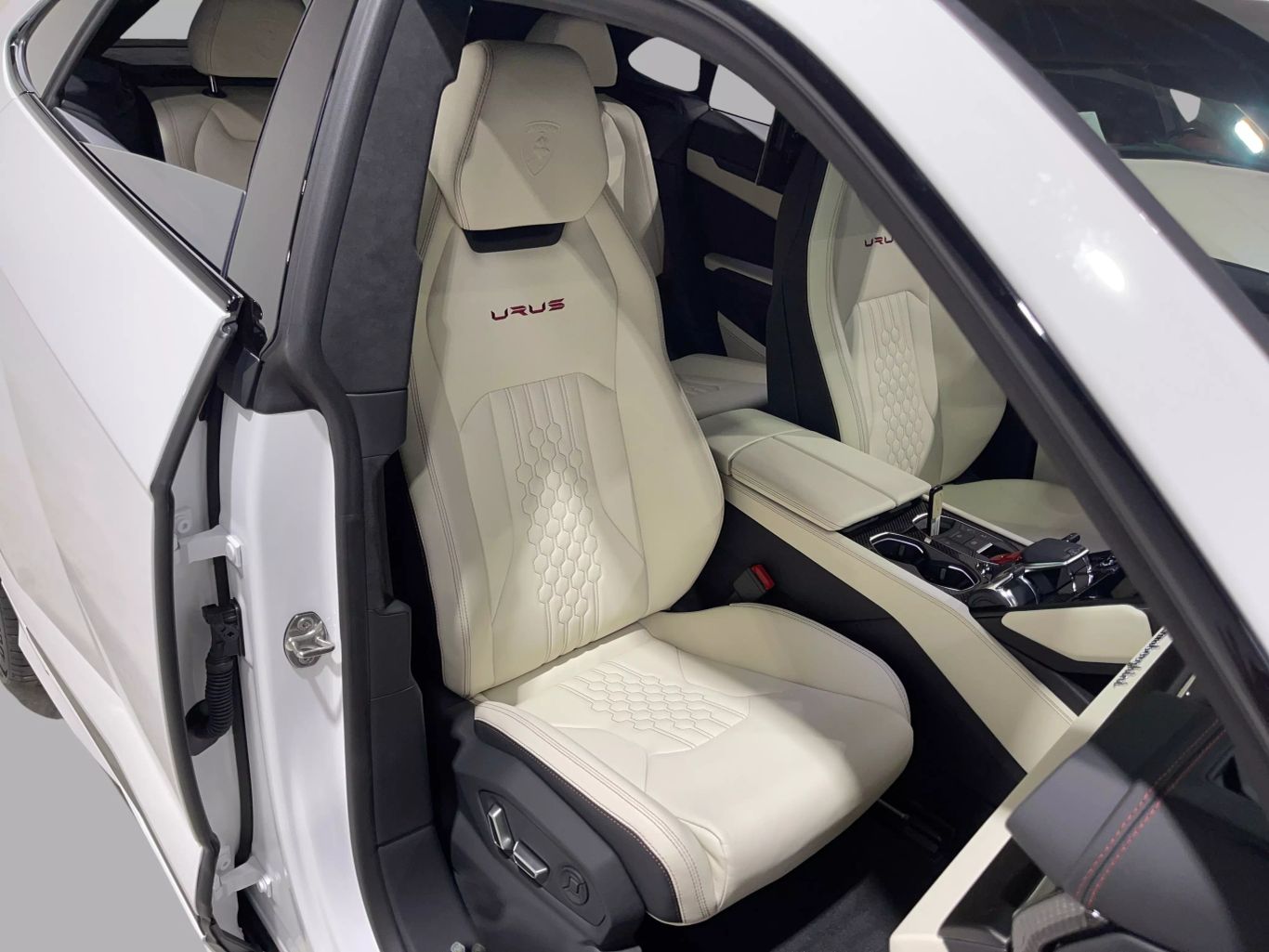 2024 LAMBORGHINI URUS SUV V8, TWIN TURBO, 4.0 LITER S SPORT UTILITY 4D