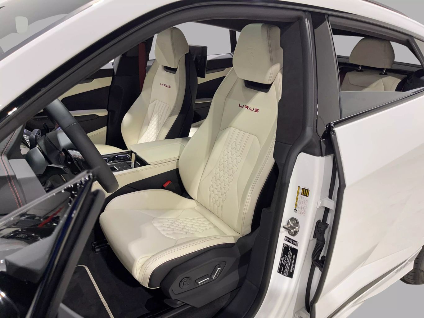 2024 LAMBORGHINI URUS SUV V8, TWIN TURBO, 4.0 LITER S SPORT UTILITY 4D