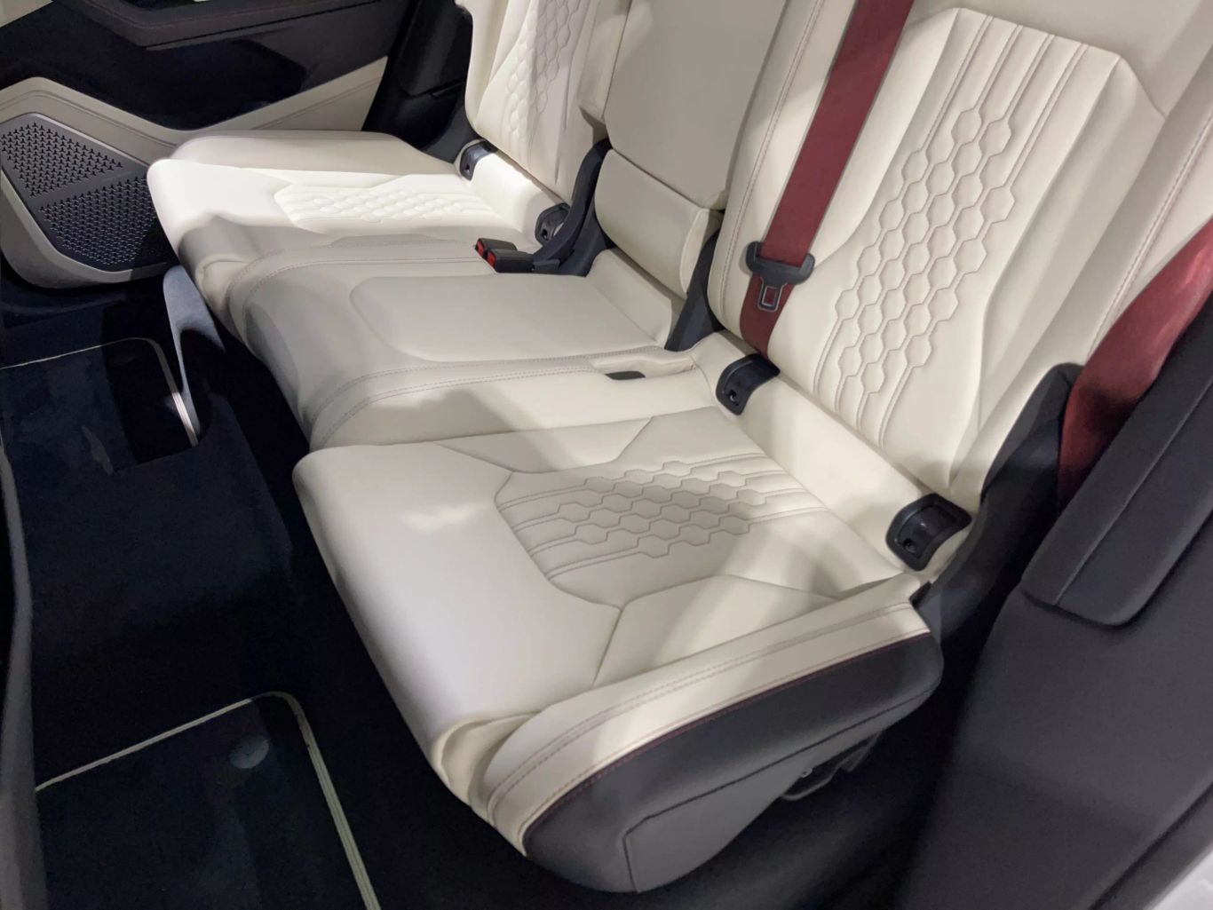 2024 LAMBORGHINI URUS SUV V8, TWIN TURBO, 4.0 LITER S SPORT UTILITY 4D