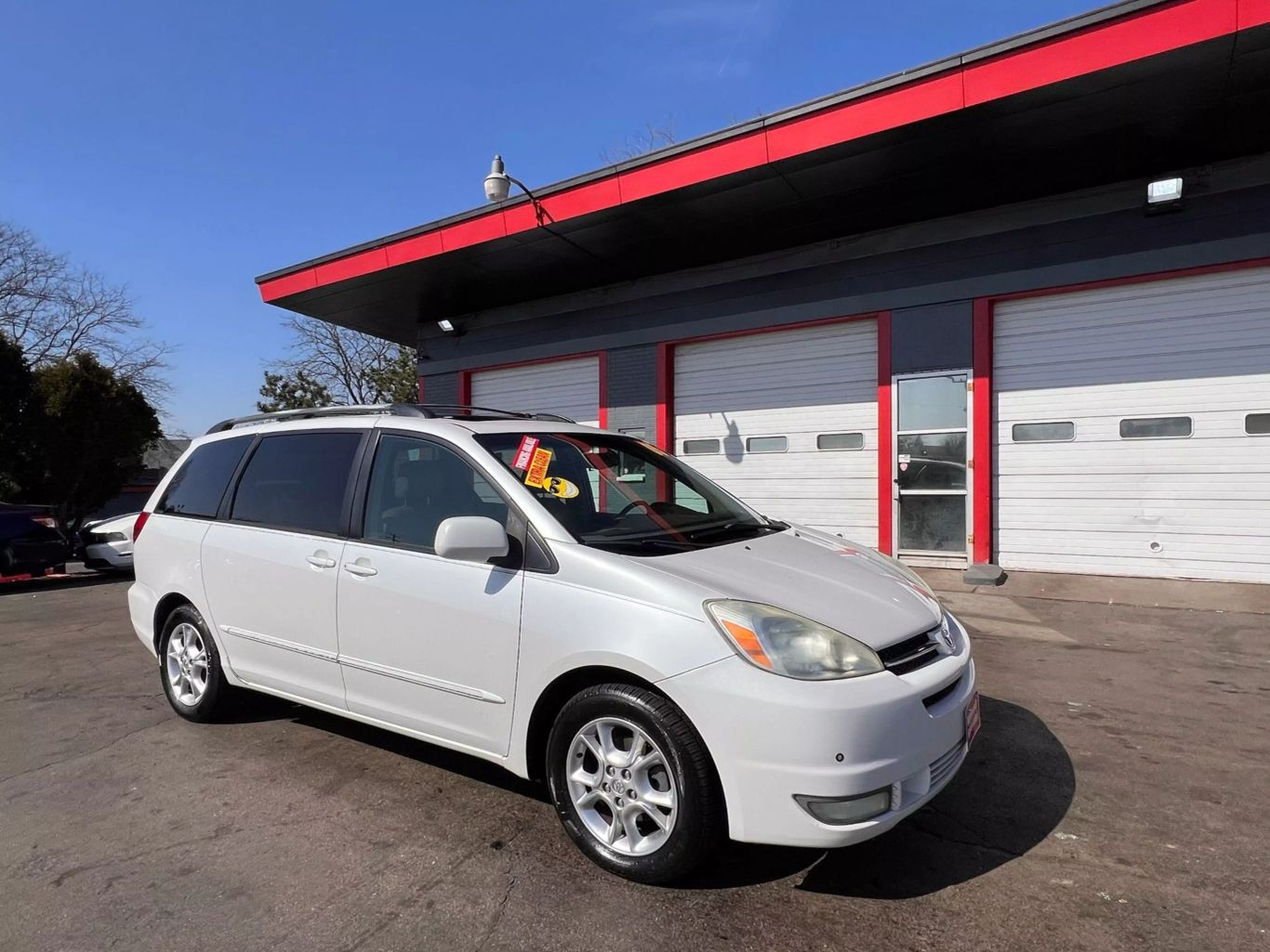 2005 Toyota Sienna - Image 2