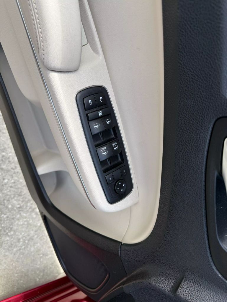 2017 CHRYSLER 300 SEDAN V6, 3.6 LITER 300 LIMITED SEDAN 4D