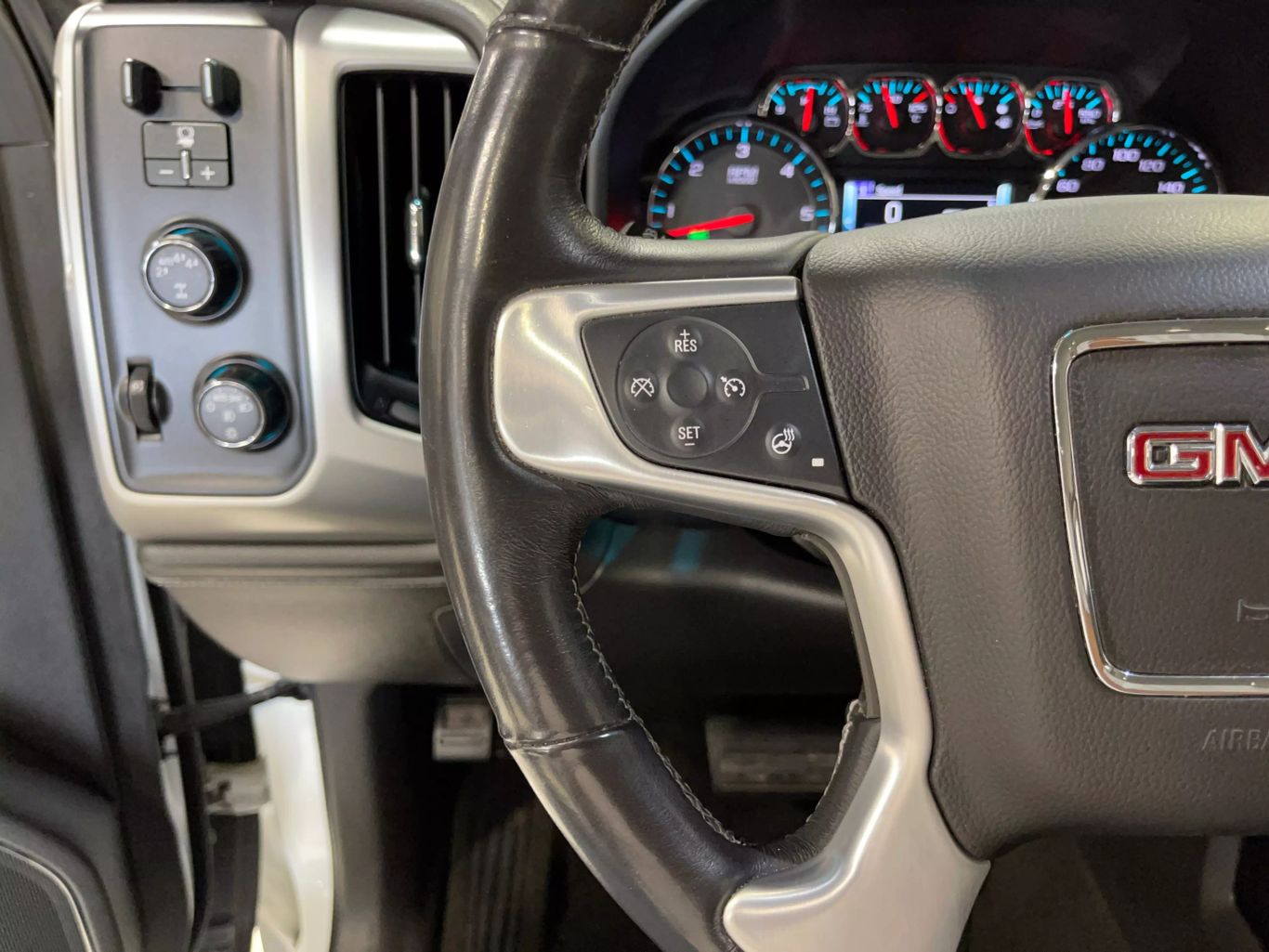2017 GMC SIERRA 1500 CREW CAB PICKUP V8, ECOTEC3, 6.2 LITER SLT PICKUP 4D 5 3/4 FT