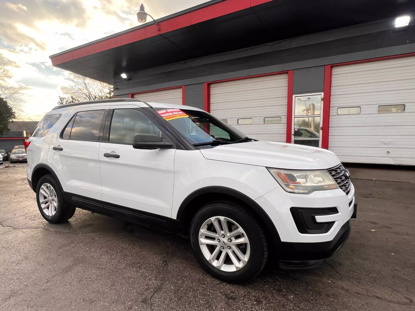2016 Ford Explorer - Image 2