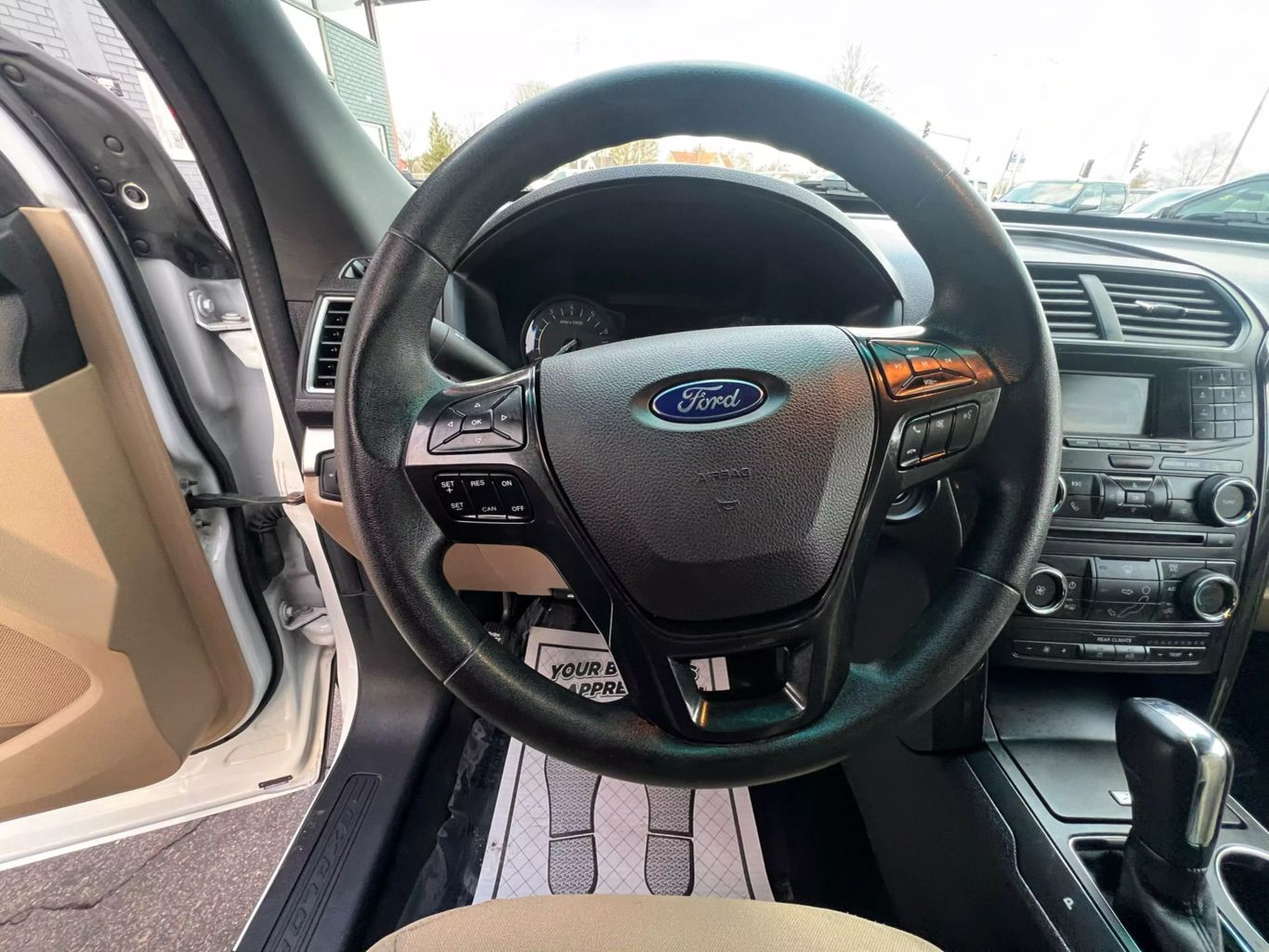 2016 Ford Explorer - Image 25